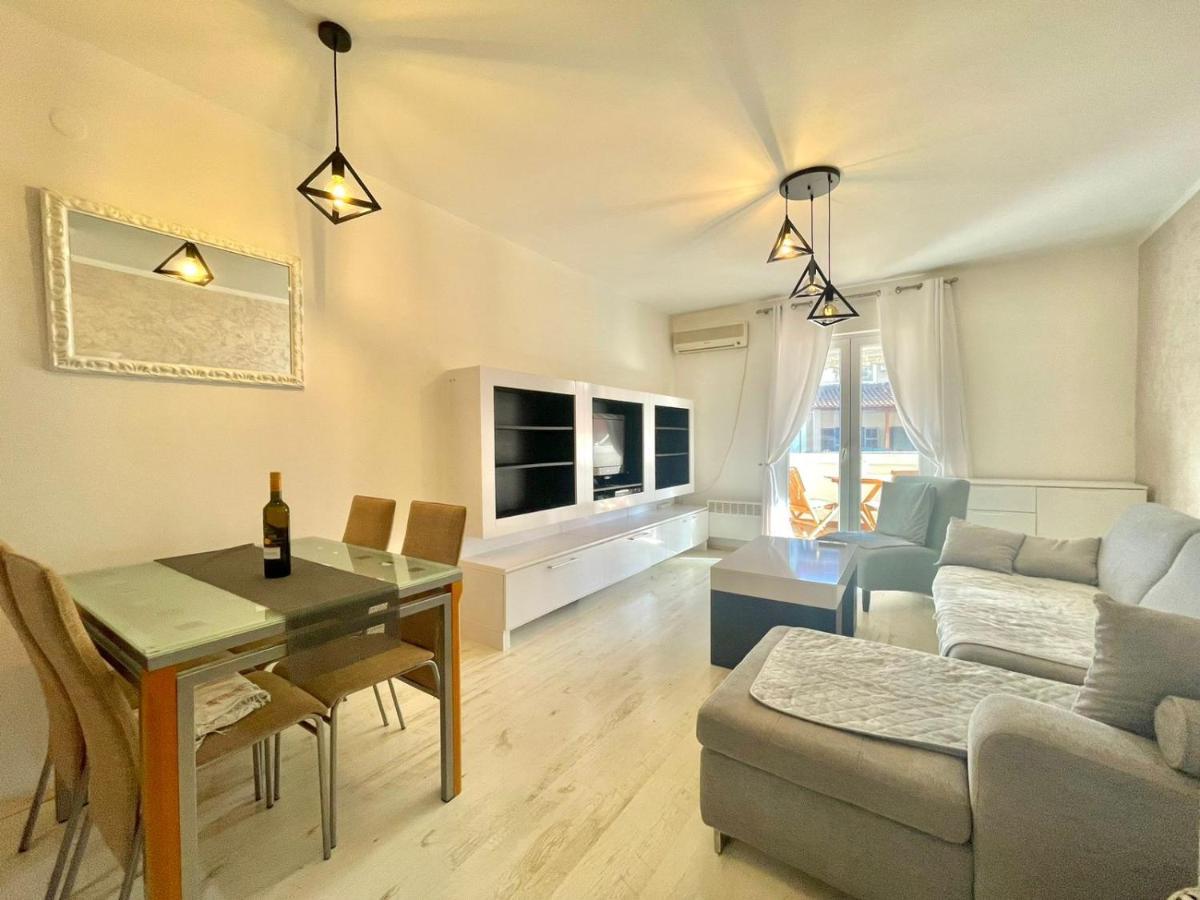 Daire Family One Bedroom With Garden View Budva